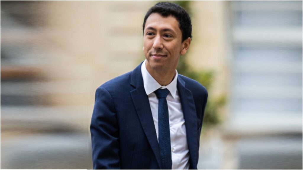 Né en 1987 à Casablanca, Othman Nasrou a rapidement manifesté un intérêt pour la politique. Après des études brillantes à HEC Paris