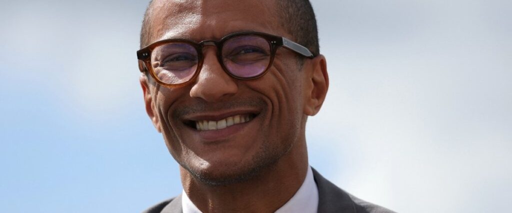 Karim Bouamrane Alors que la gauche française traverse une phase de recomposition, la recherche d’un leader capable de fédérer ses diverses